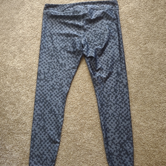 Under Armour Women's XL Grey Compression Pants Active Wear - Picture 3 of 4